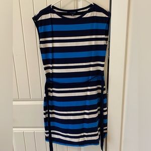Tommy Hilfiger, Size XS, Body dress with belt.